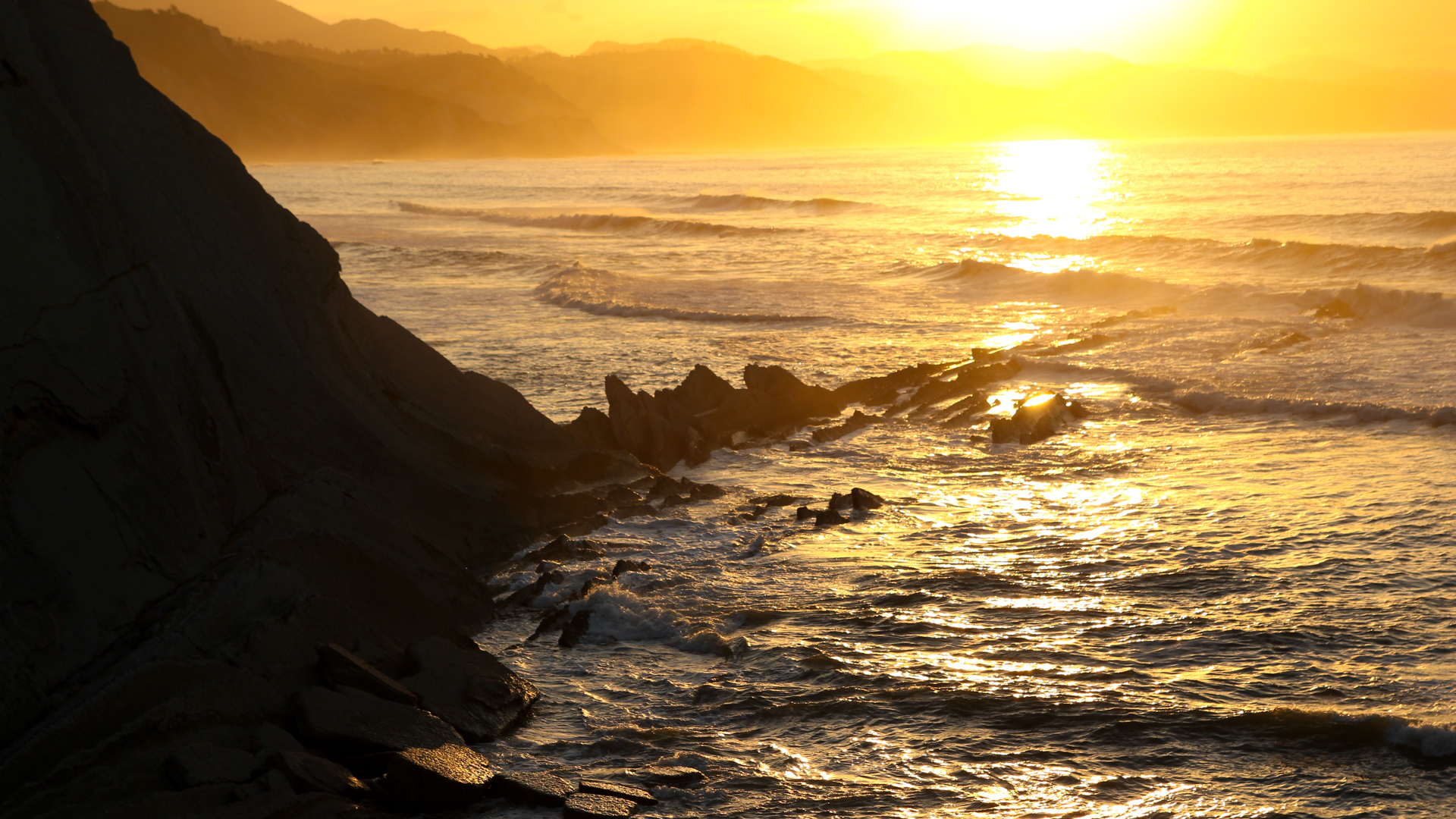 Spanien - Baskenland - Sonnenuntergang am Flysch von Zumaia